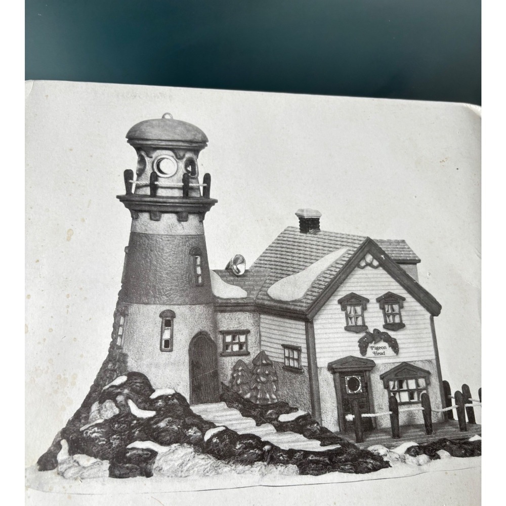 Dept 56 Heritage Village New England Pigeonhead Lighthouse 5653-7 Porcelain